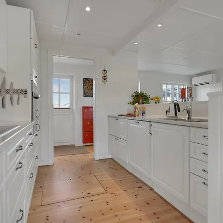 Vakantiehuis In With Kitchen